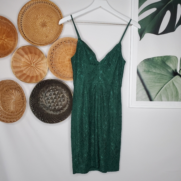 Revolve Line & Dot Green Lace Sweetheart Mini NEW - Picture 3 of 6